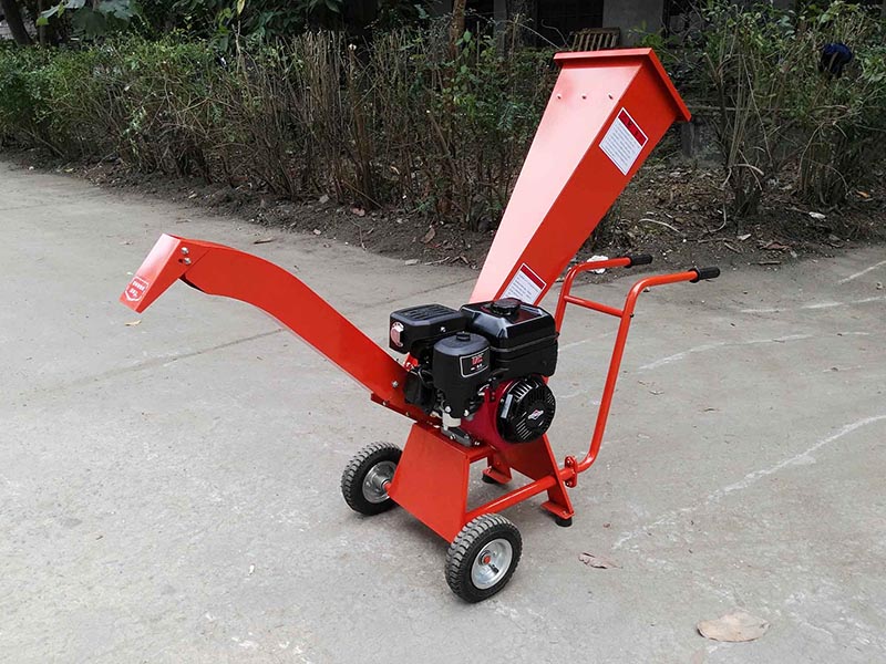 B&S engine powered wood chipper